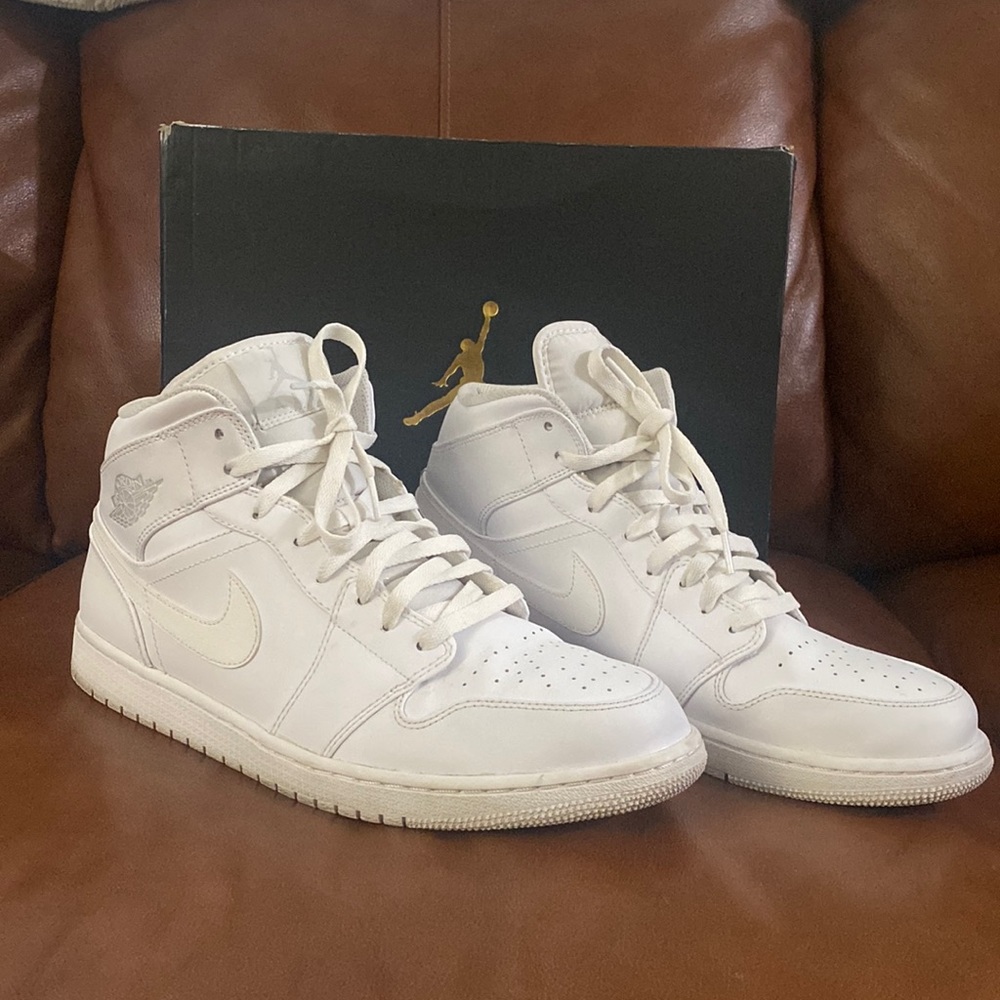 Air Jordan Retro 1 Mid “White Pure Platinum”